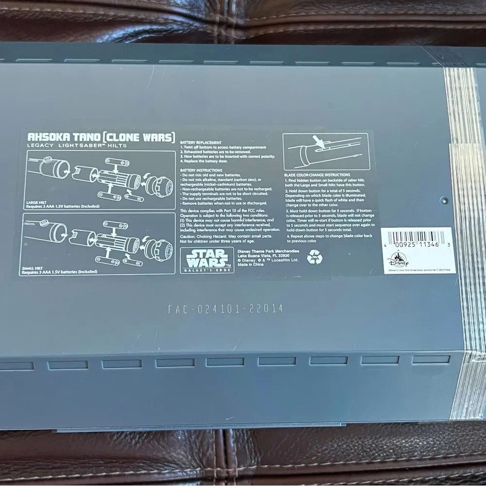 Galaxy's Edge Ahsoka Tano Clone Wars Legacy Lightsabers and Blades Set - Image 15