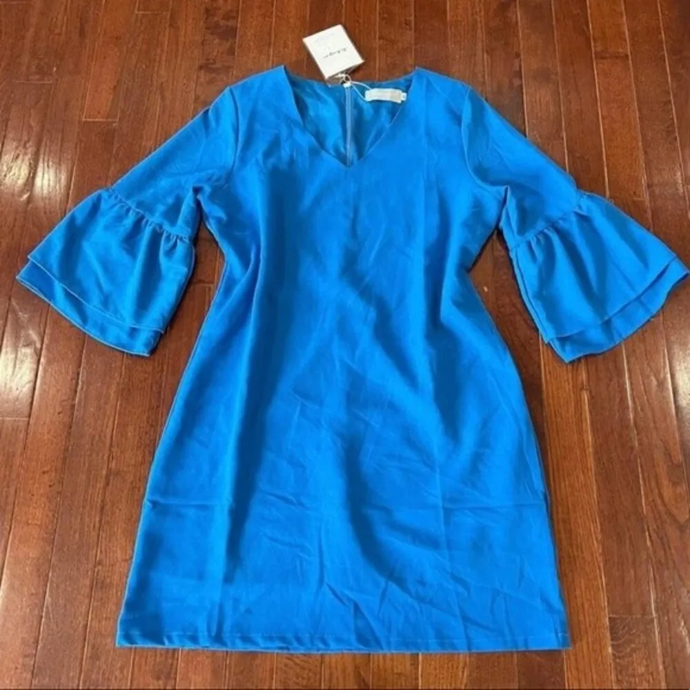 Blue layered bell sleeve shift dress size medium NWT - Image 4