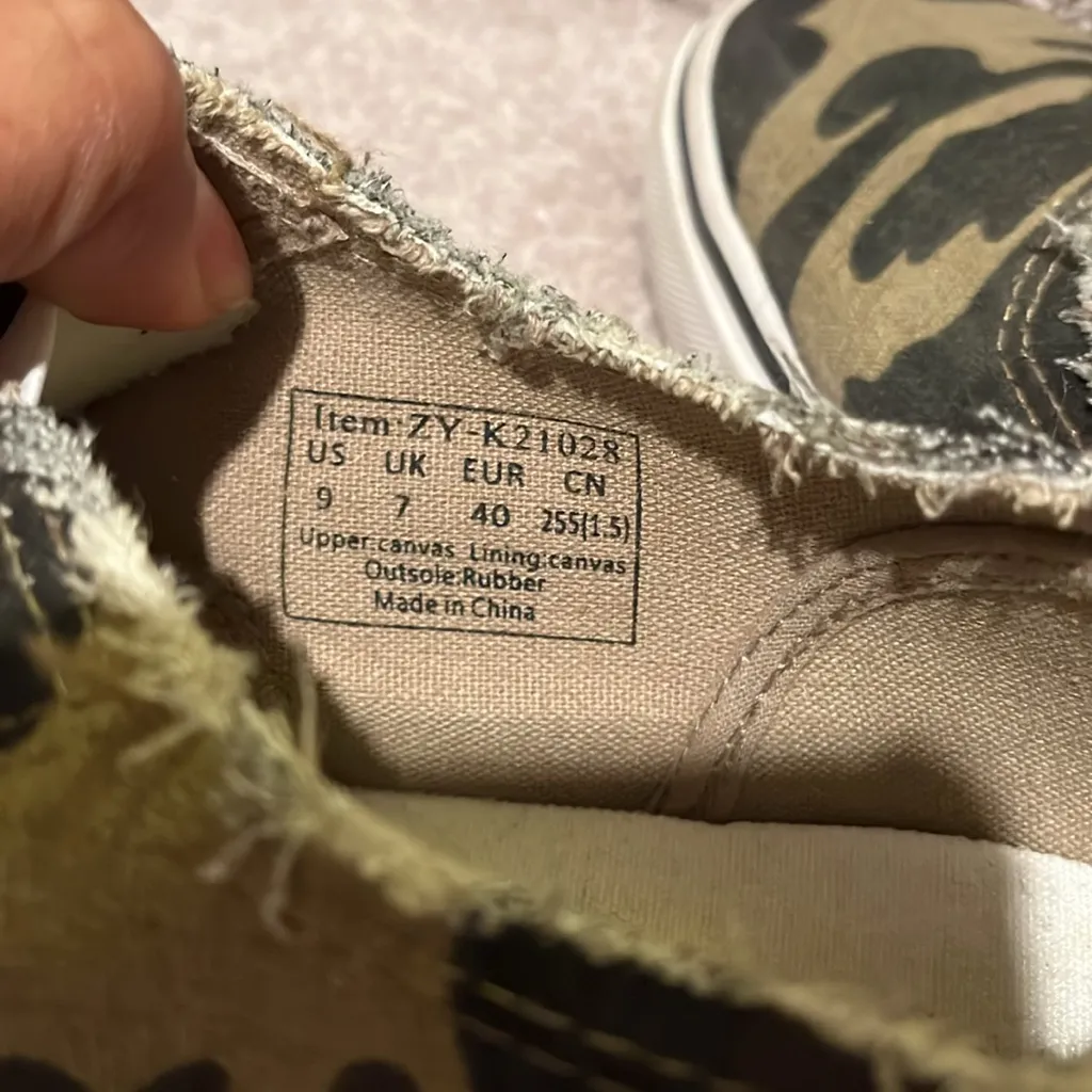 Camouflage Sneakers size 9 Green - Image 5