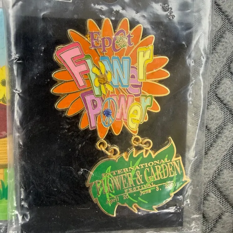 Disney parks vintage 2001 flower & garden dangle & LE 6000 trading pins - Image 3