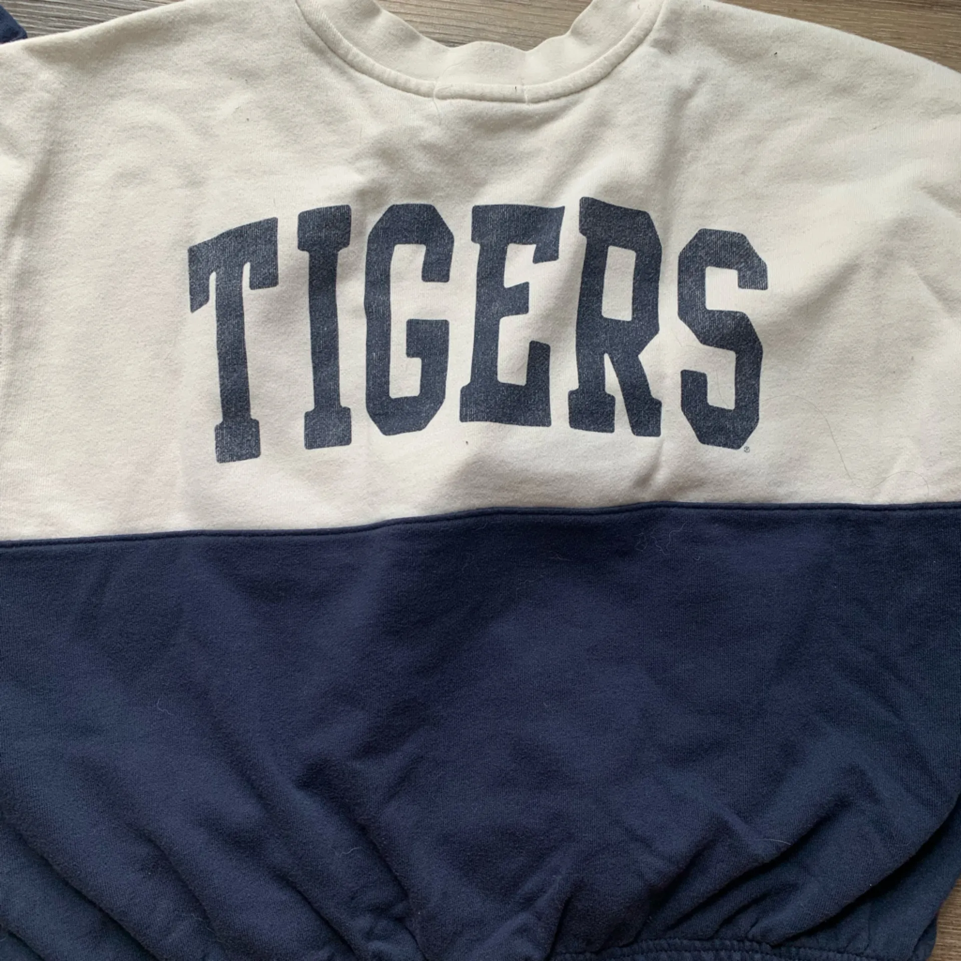 47 Navy and Cream Detroit Tigers Crewneck Sweatshirt L - Image 6
