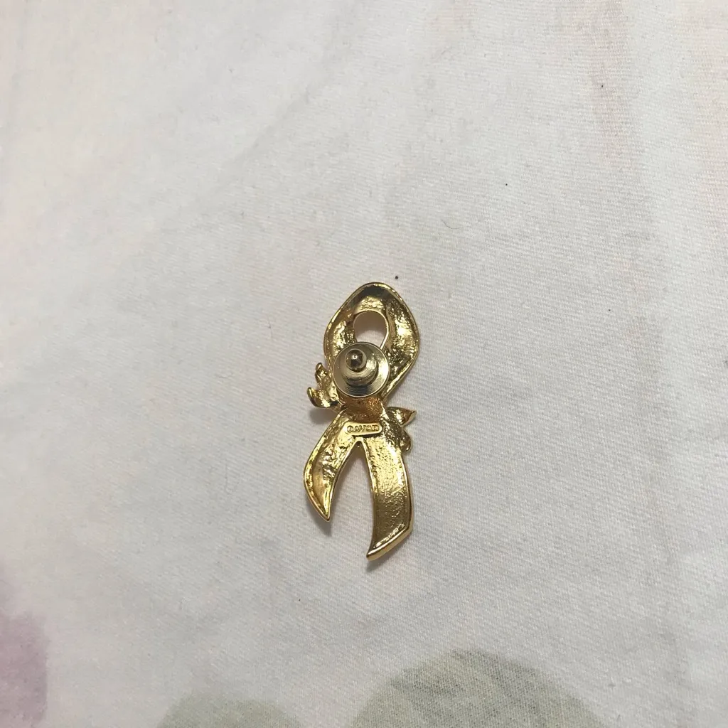 Signed Avon Cute Pink Enamel Cancer Awareness Pin Brooch Gold Tone - Image 2