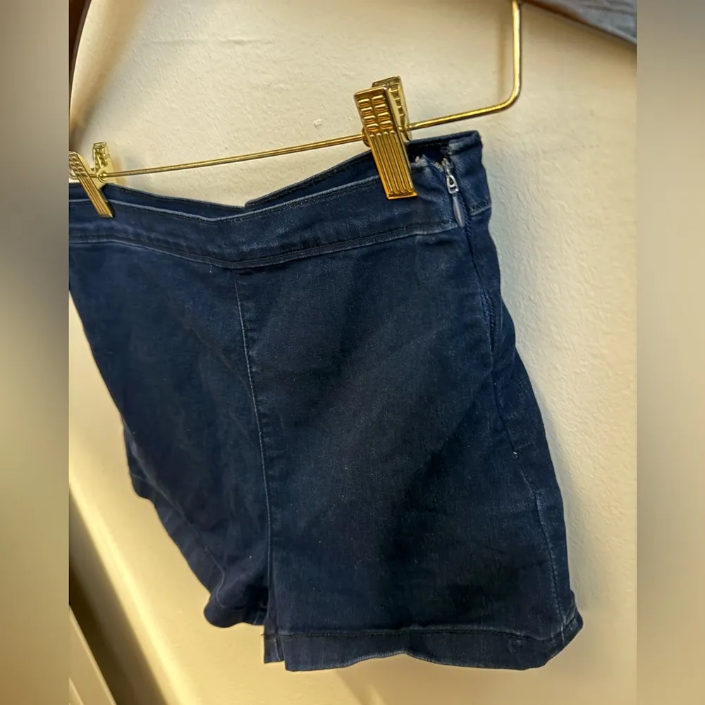 Clean Wash High Waisted Retro Denim Shorts - Image 4