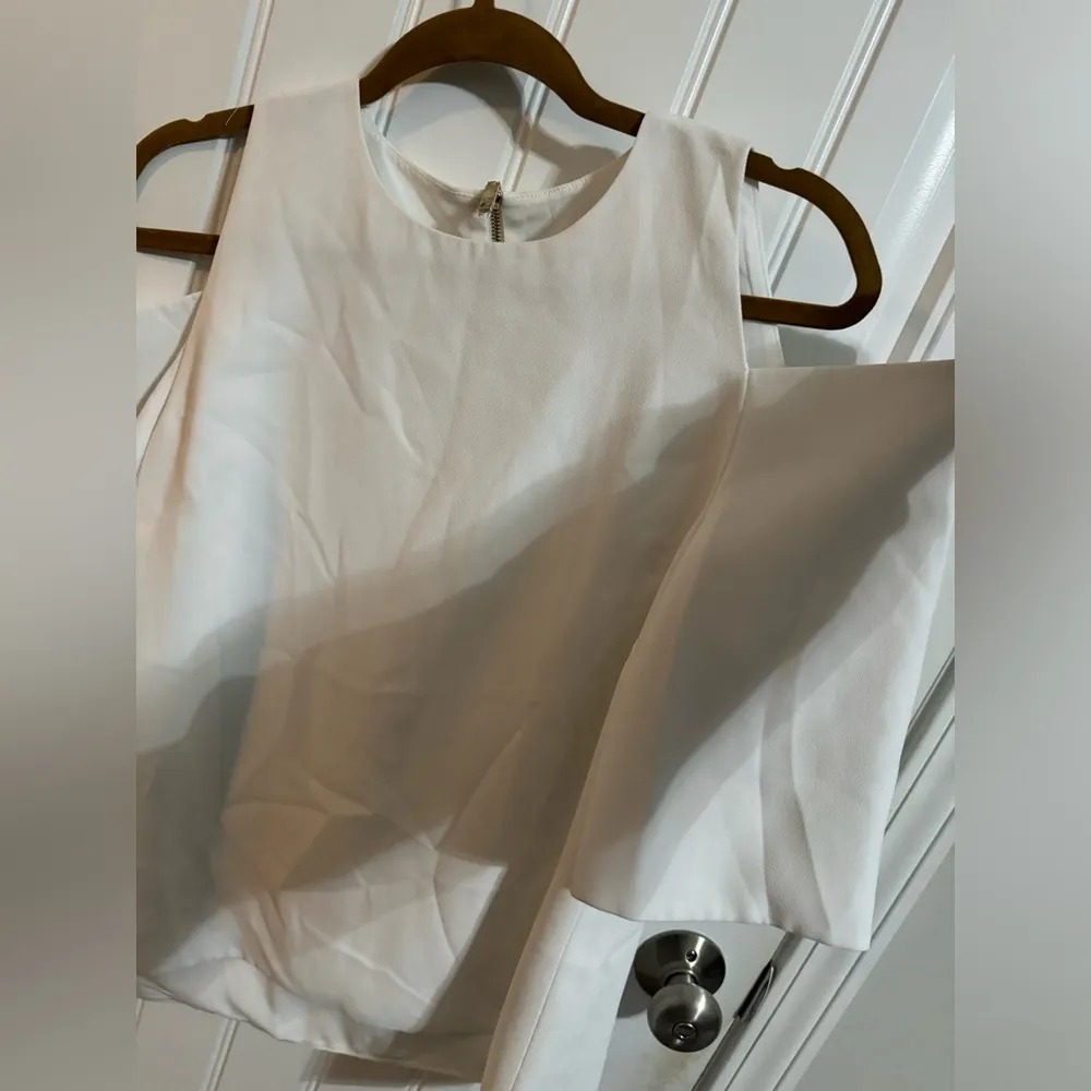 Ted Baker London White Careo Cold Shoulder Top w/ Back Zip - Image 3