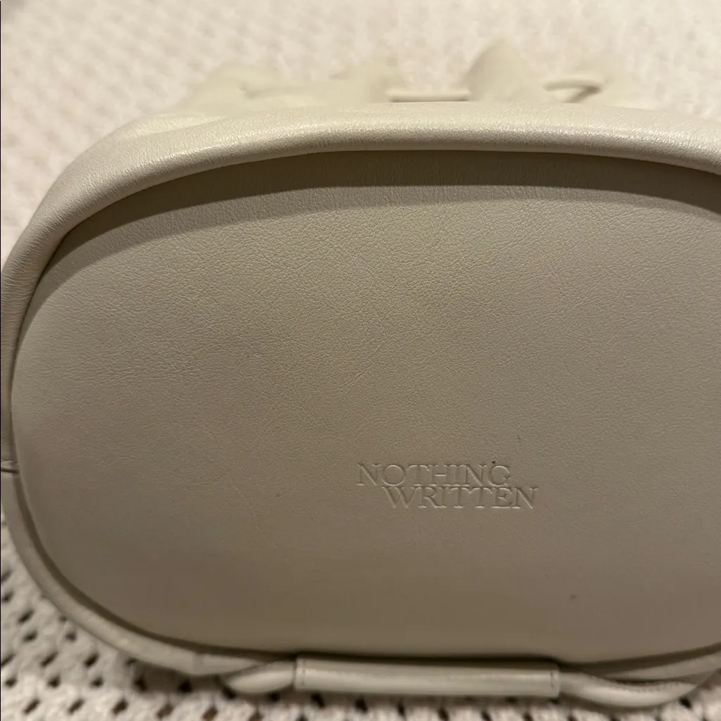 NOTHING WRITTEN Elegant off White Leather Bucket Bag - Image 4