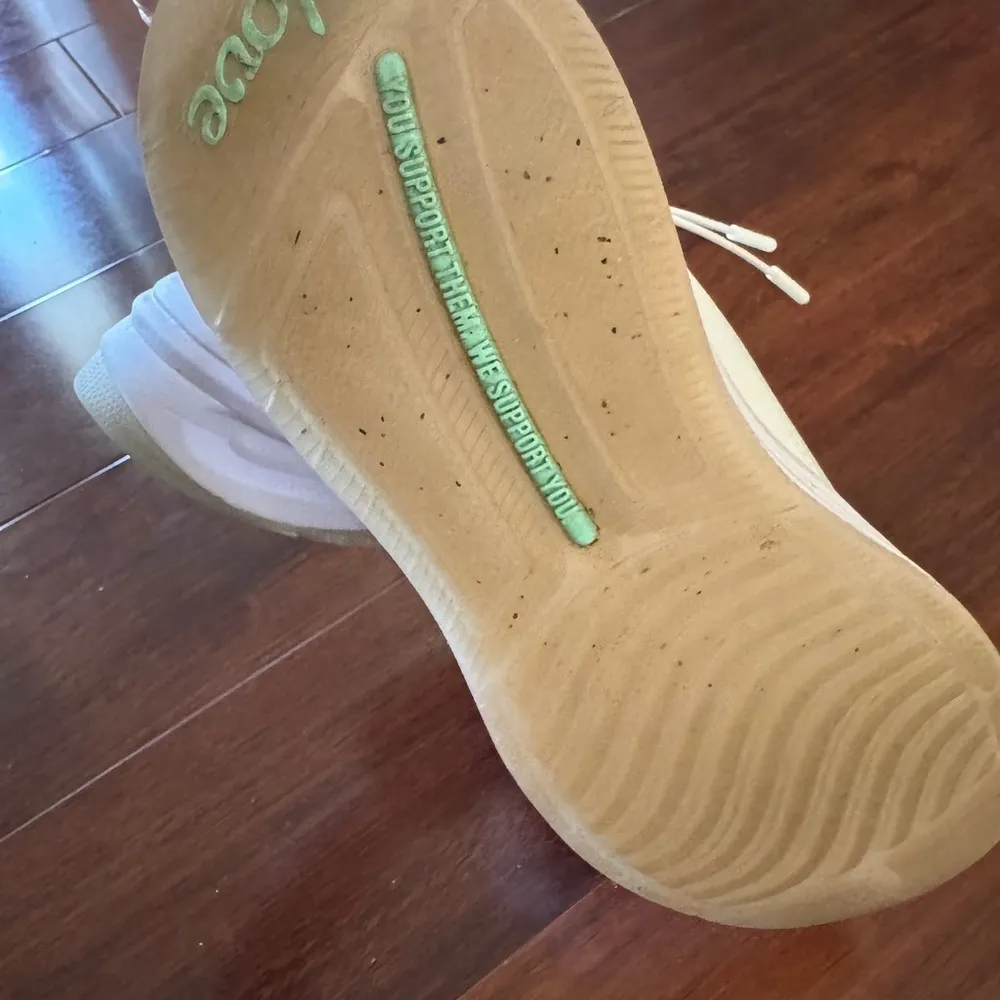 Size 7 clove Beige Lace - Image 4