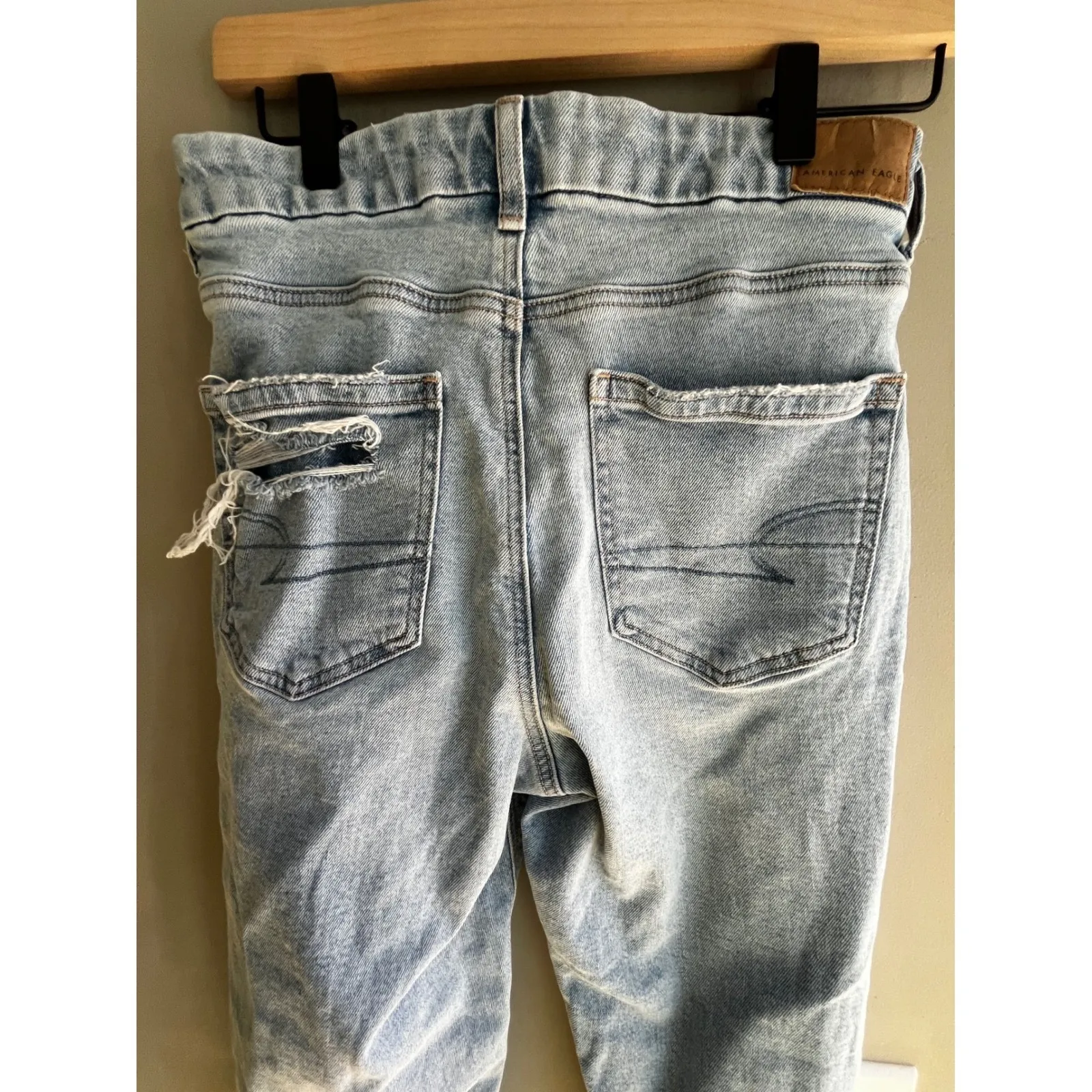 American Eagle Light Wash Distressed Ripped Raw Hem Mom Jeans Blue Size 6 - Image 4