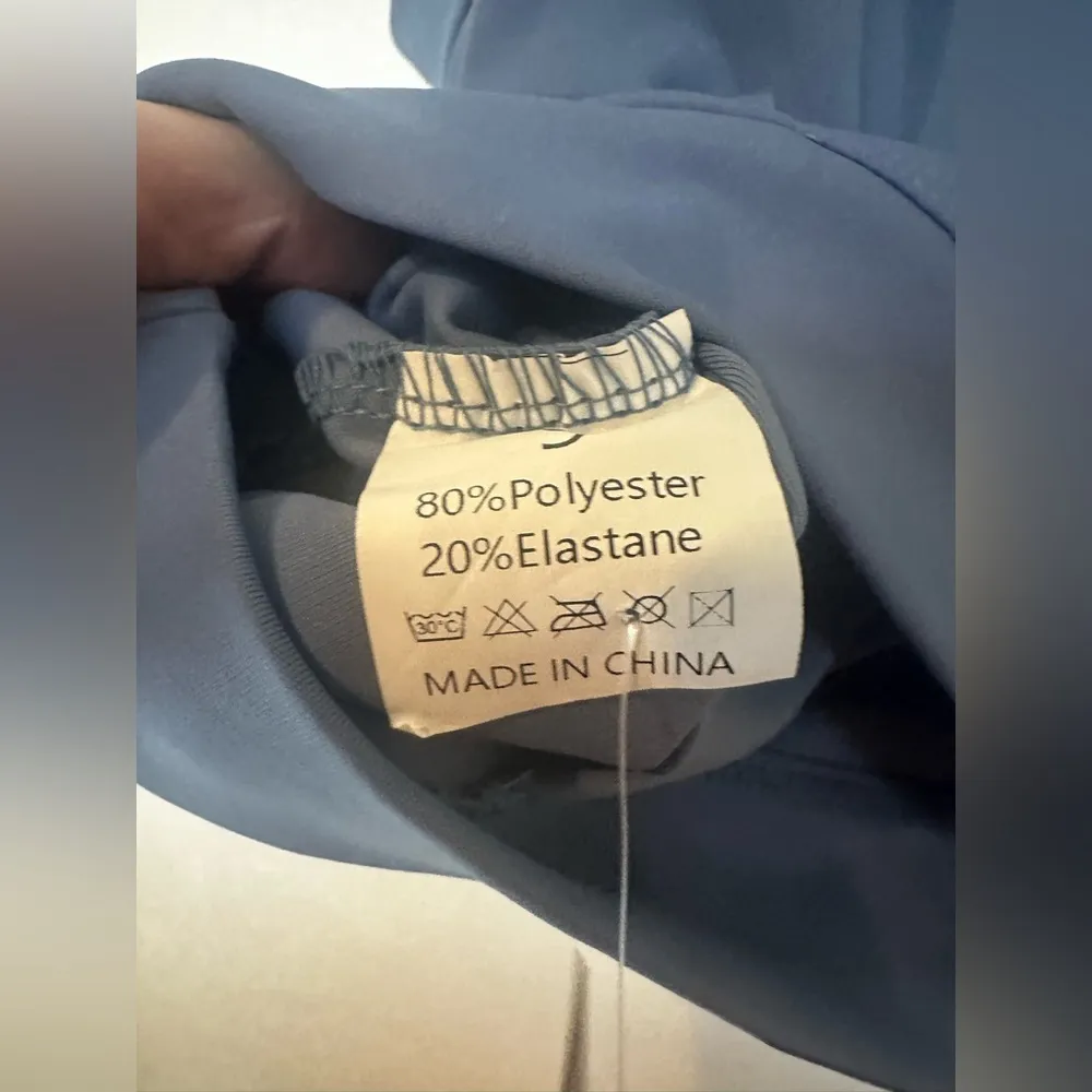 NWT  Crew Neck Sleeveless Cropped Yoga Tank Size S  Stonewash Blue - Image 7