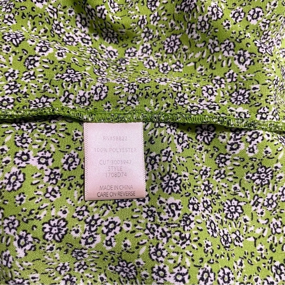 Max Studio Green Floral Tulip Sleeve blouse size M - Image 8