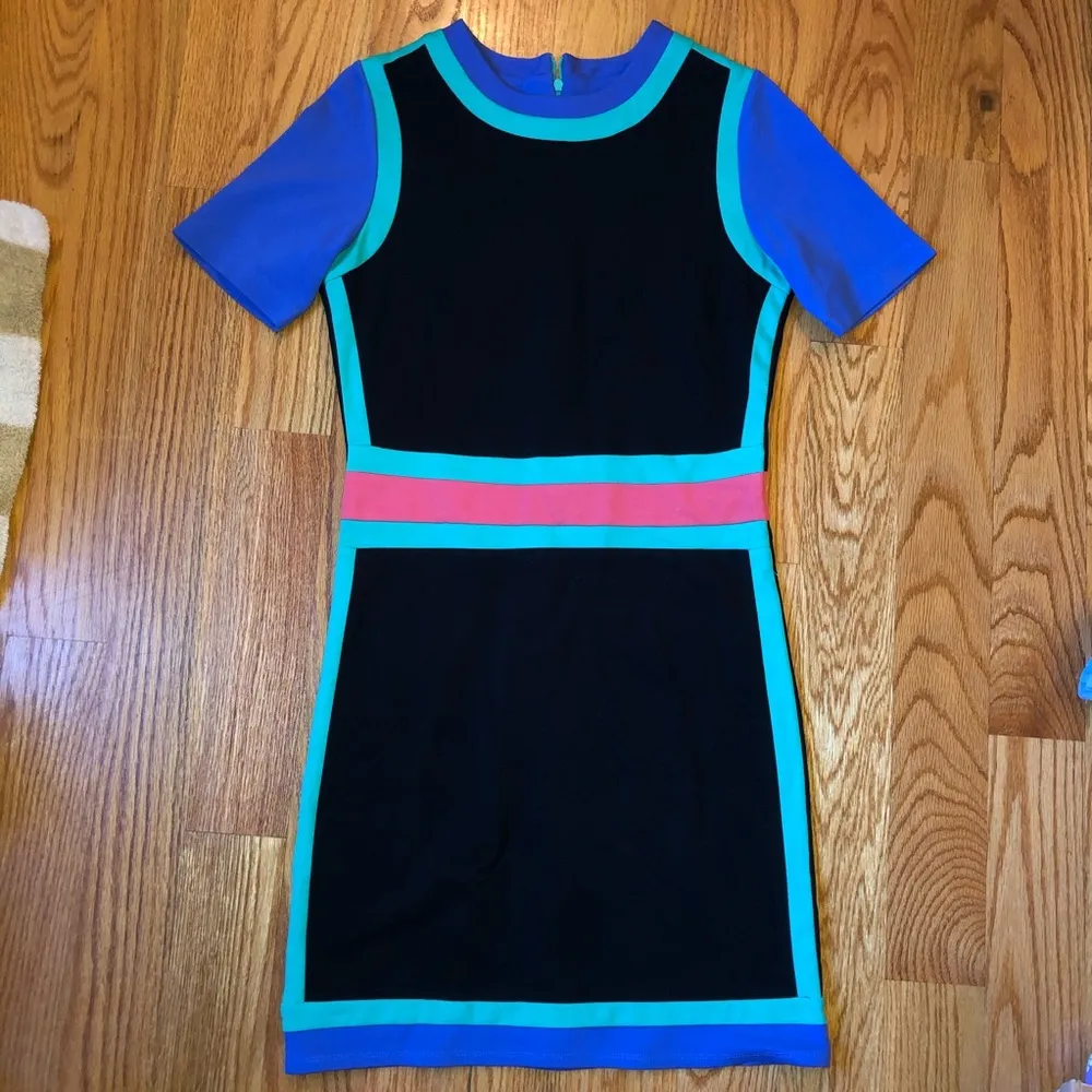 RED saks fifth Avenue colorblock dress size medium - Image 2