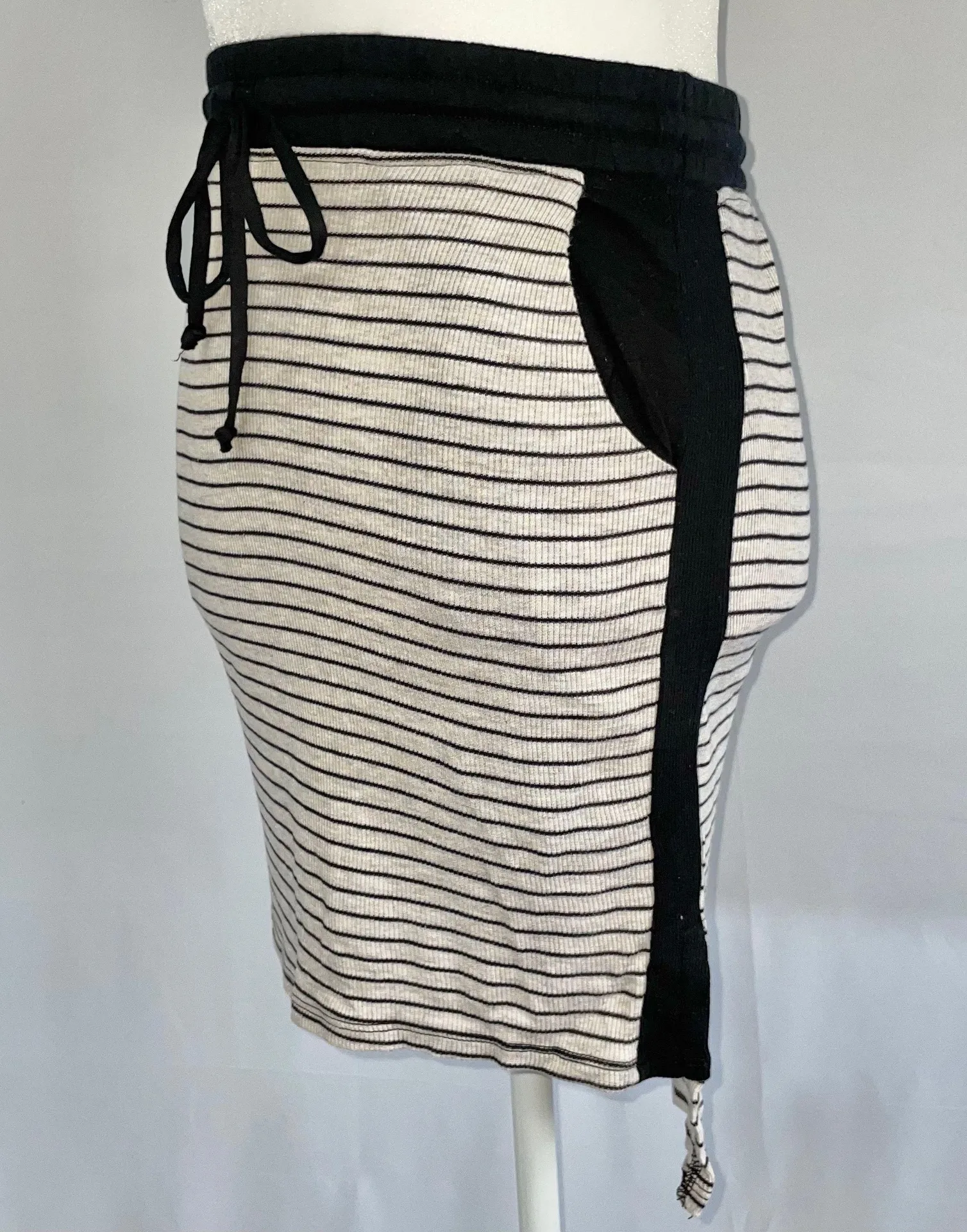 New  Striped Ribbed Knit High-Low Hem Skirt Oatmeal Black Size XS - Image 6