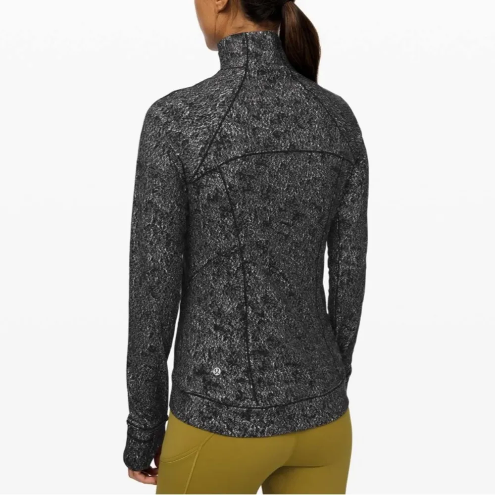 Lululemon Outrun the Elements 1/2 Zip - Image 2