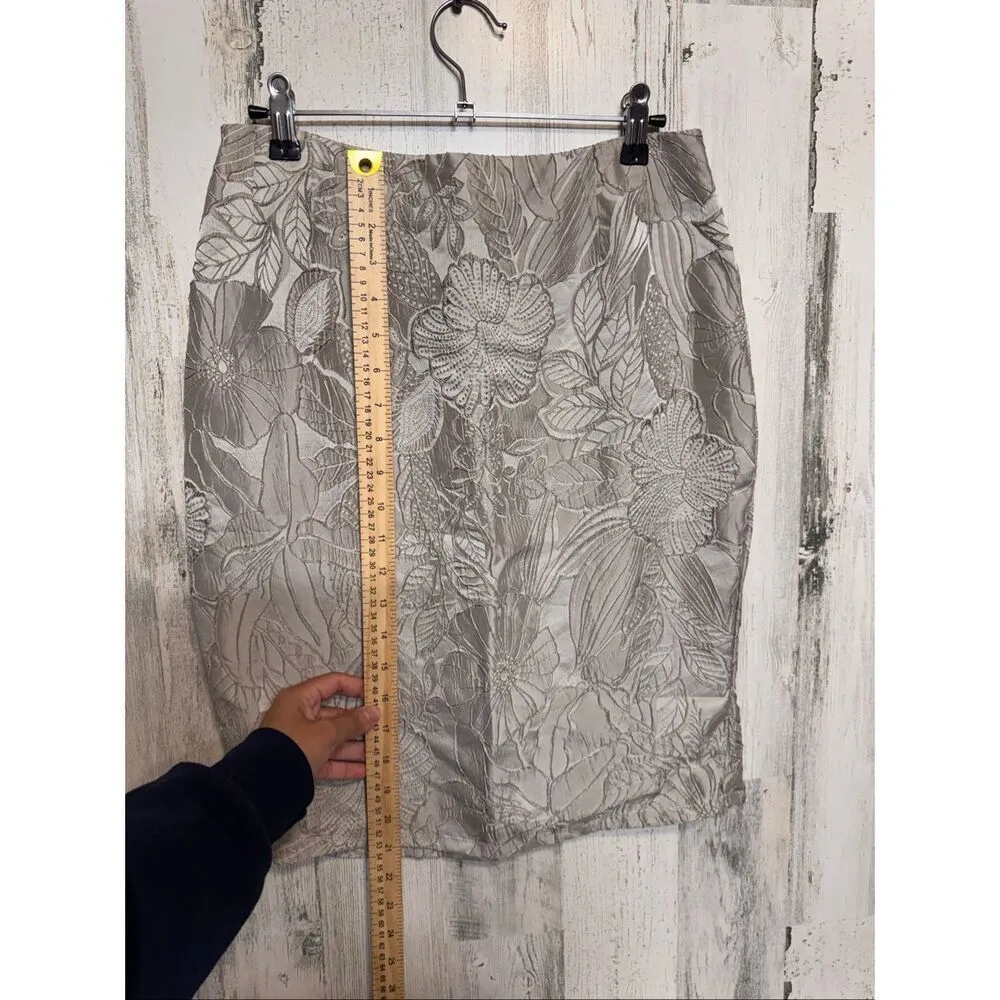 Frascara Silk Blend Floral Jacquard Pencil Skirt Beige Size 4 Made in Canada Silver - Image 5