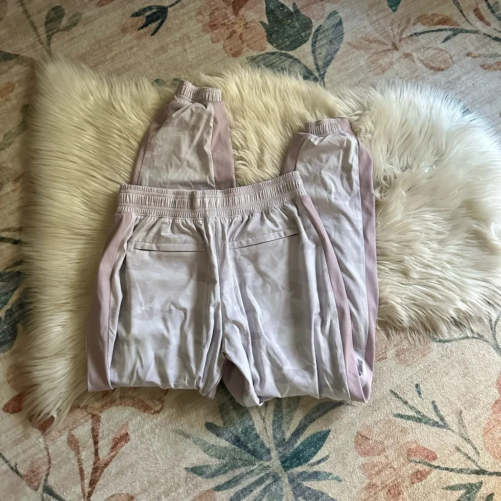 ATHLETA Brooklyn Camo Lined Jogger - Image 7