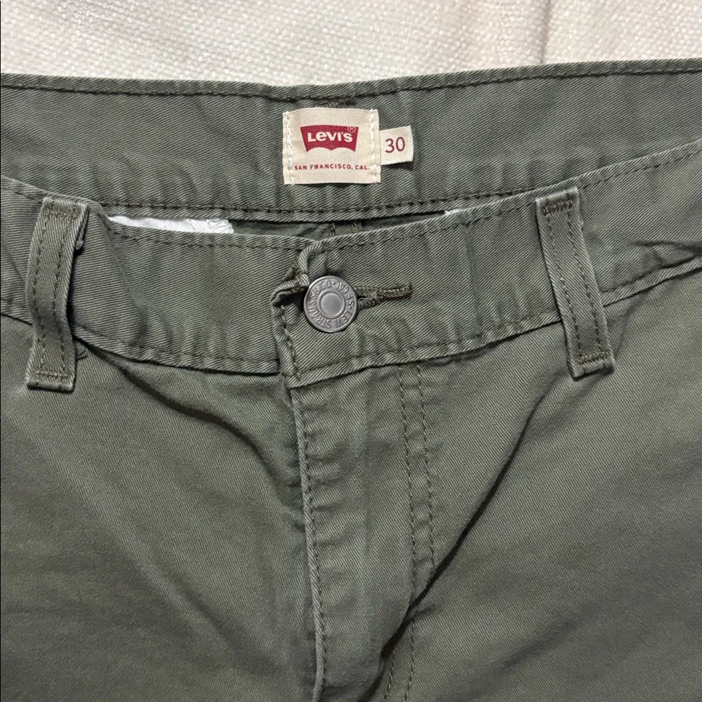 Women’s Levi’s olive green shorts size 30 - Image 2