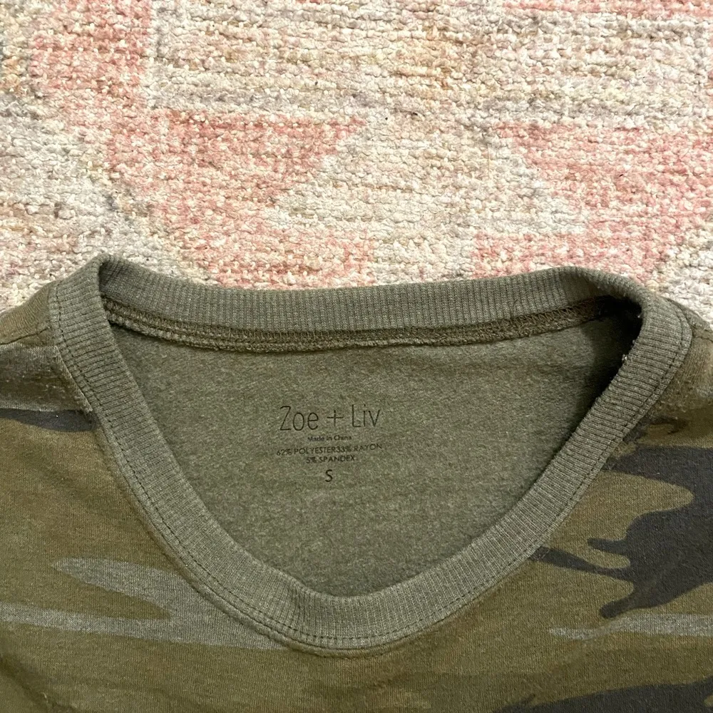 Zoe & Liv Crewneck Fleece Lined Camo Sweatshirt - Image 5
