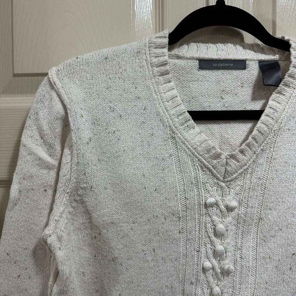 Women’s Liz Claiborne v-neck sweater cream marled textured size large - Image 2