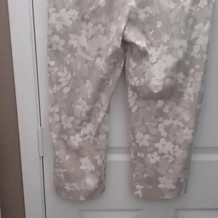 FINAL MARKDOWN Briggs capris 10 - Image 8