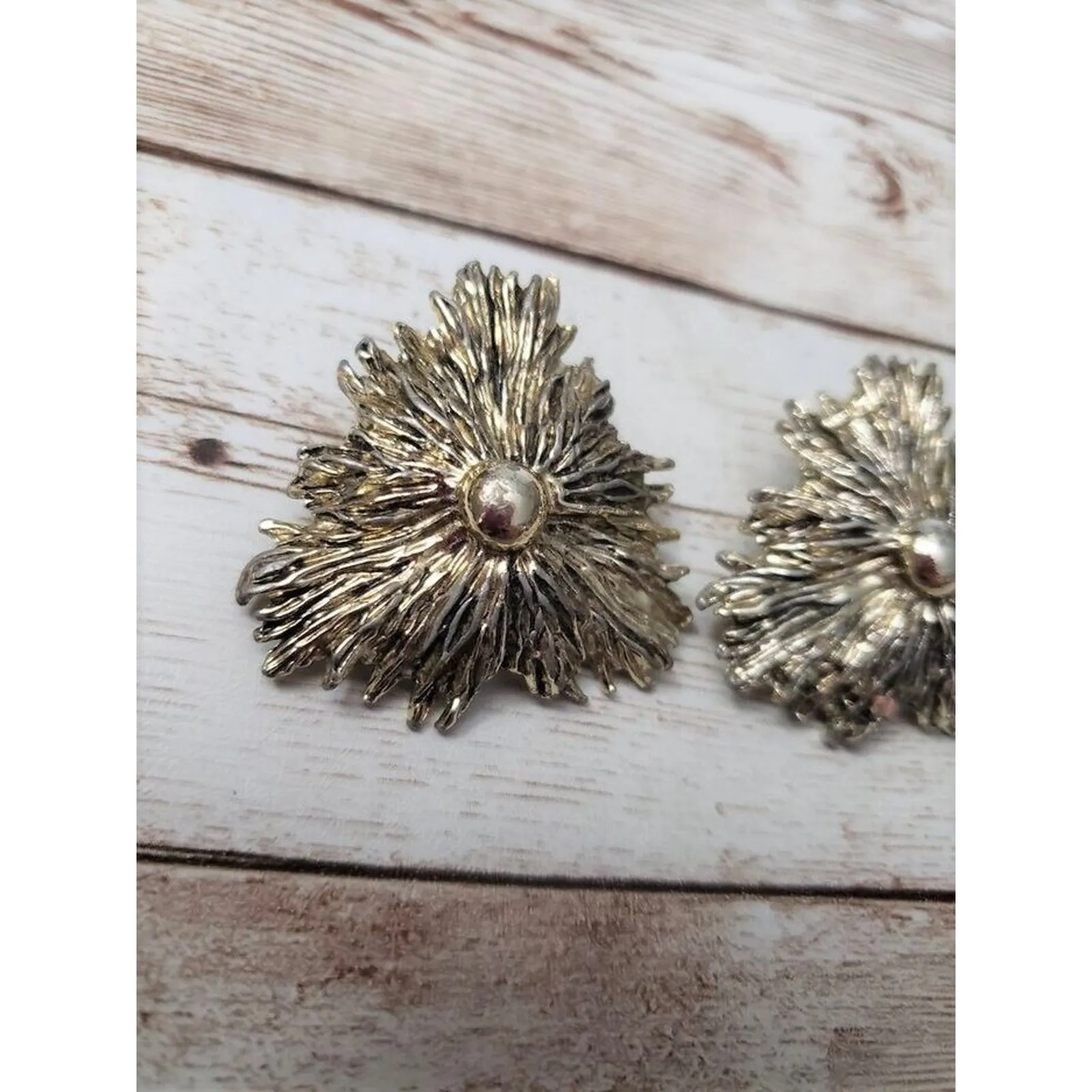 Vintage Clip On Earrings Large 1.5" Triangular Explosion Like Shape Gold - Image 3