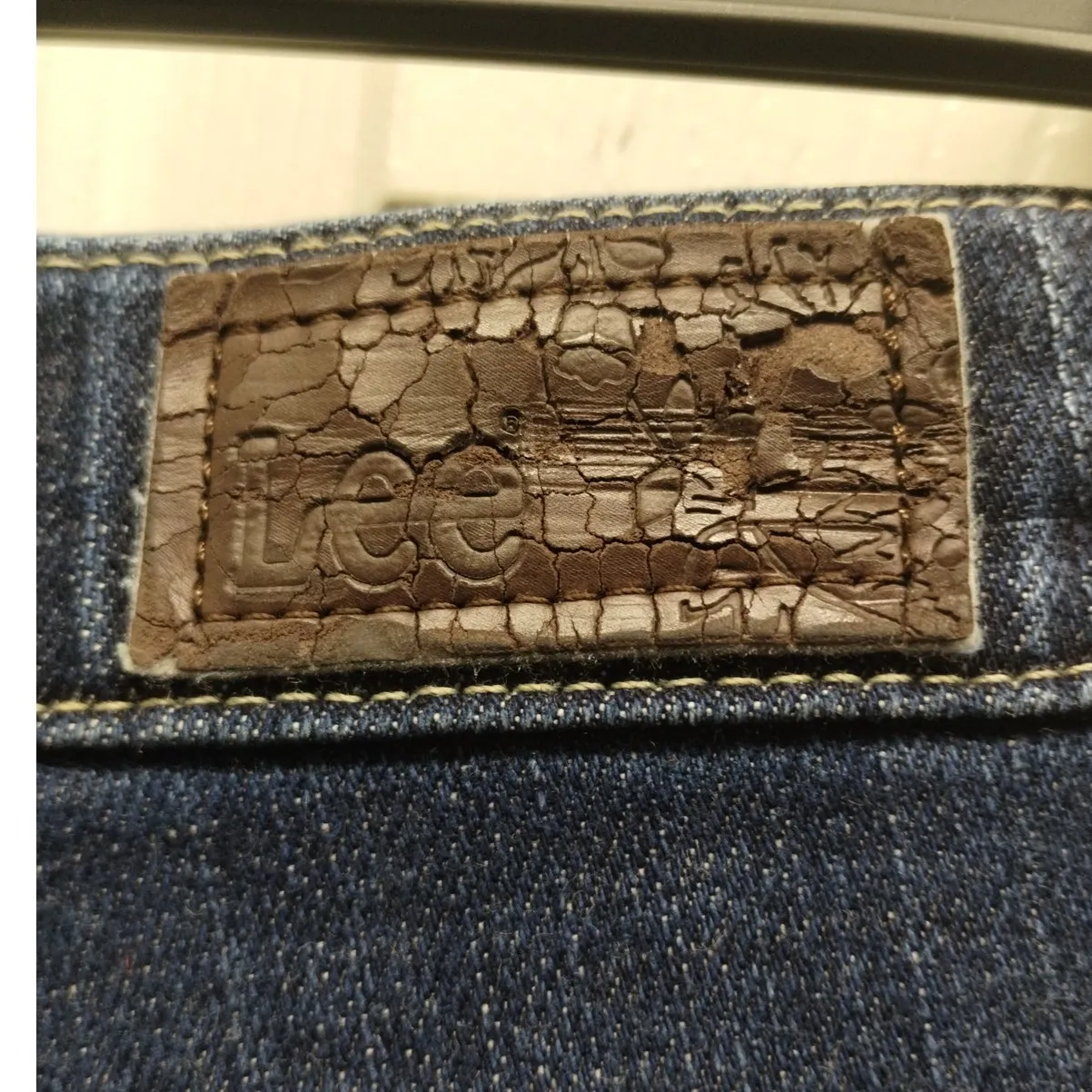 Lee Women's Size 8 Medium Relaxed Bootcut At The Waist Dark Wash Blue Jeans - Image 4