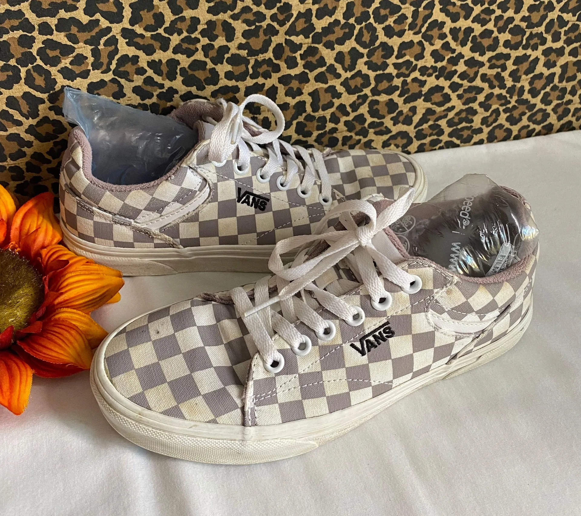 Grey/White Checkered Low Top Sneakers | 7 | - Image 4