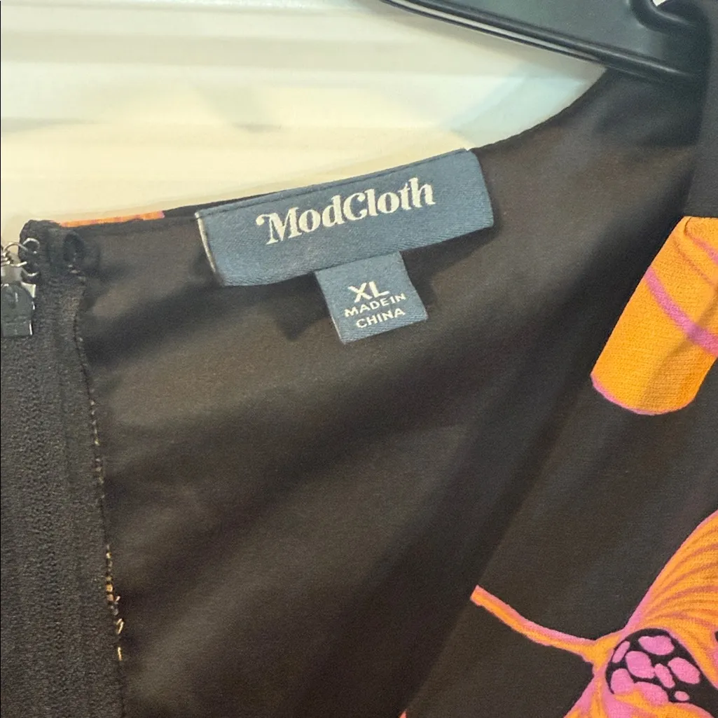 ModCloth Aiming Higher Black and Gold Floral Cropped Wide Leg Jumpsuit XL - Image 3