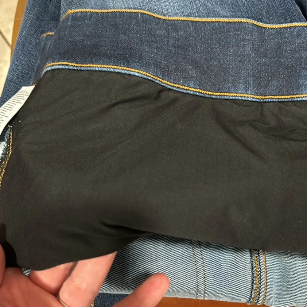 Spanx 26” inseam pull on boot cut tummy control Jean size 3X - Image 6