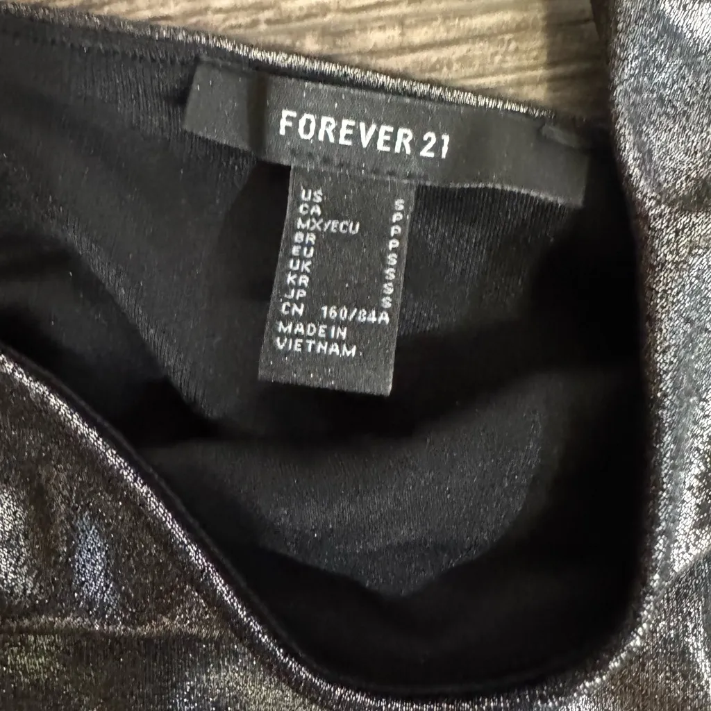 Forever 21 Metallic Silver Fabric - Image 7