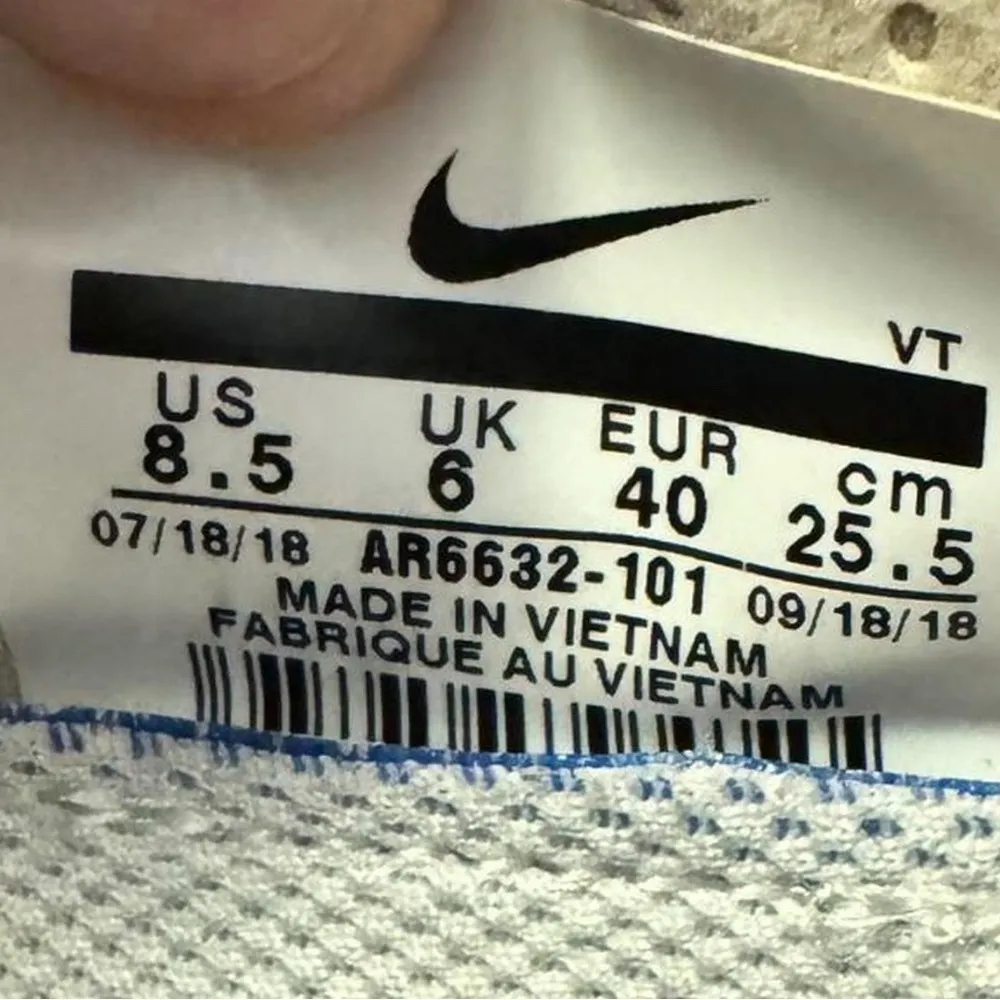 Nike women’s 2019 Air Vapormax Athletic shoes size 8.5 - Image 6