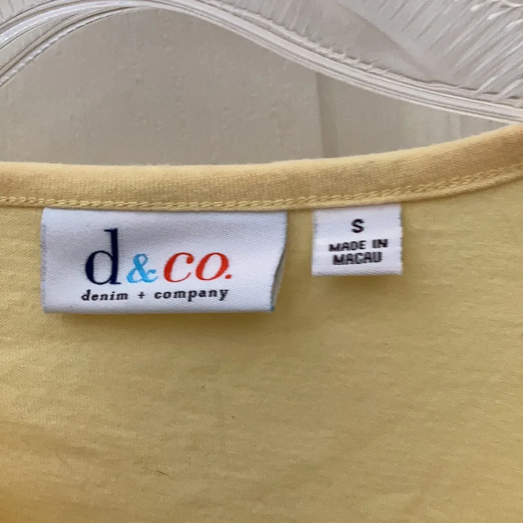 FINAL MARKDOWN Decorative denim & company tee (S) Yellow - Image 3