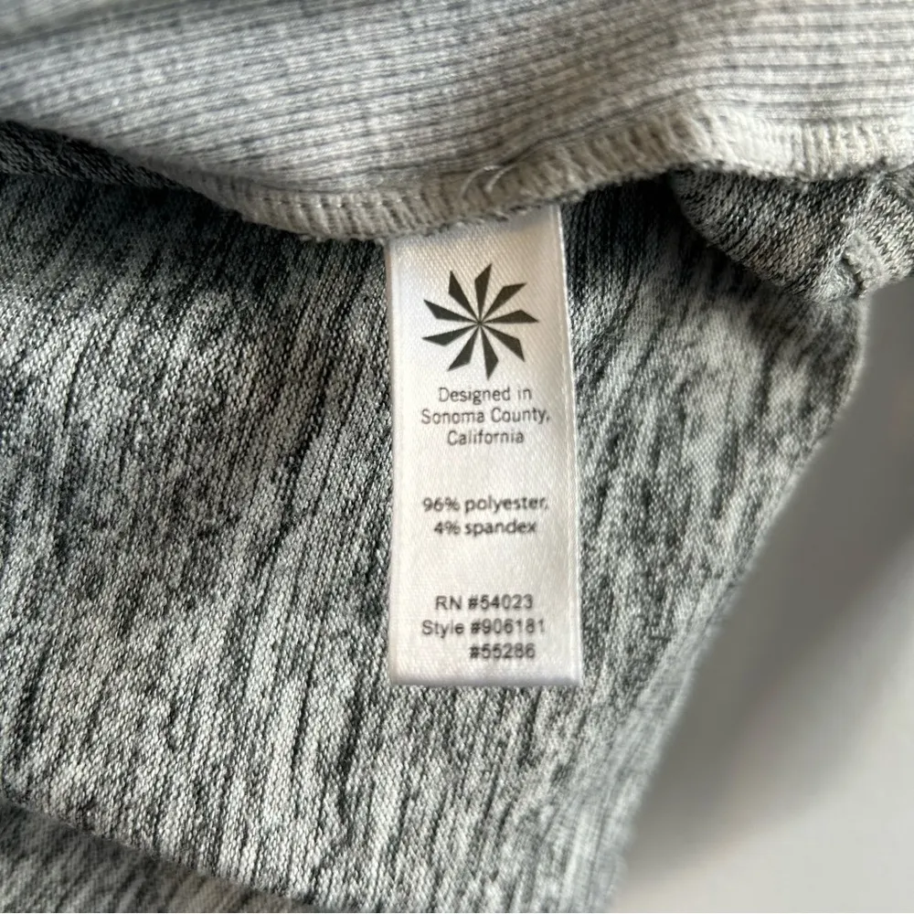 Athleta Heathered Grey Batwing & Robin Kangaroo Pocket Top Size Small - Image 11