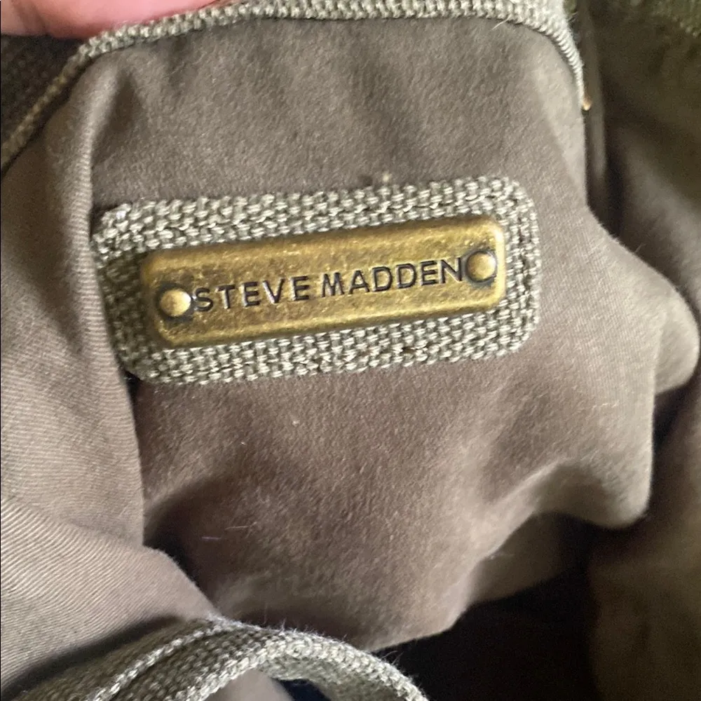 Steve Madden Green Tote Bag with Relaxed Design - Image 2