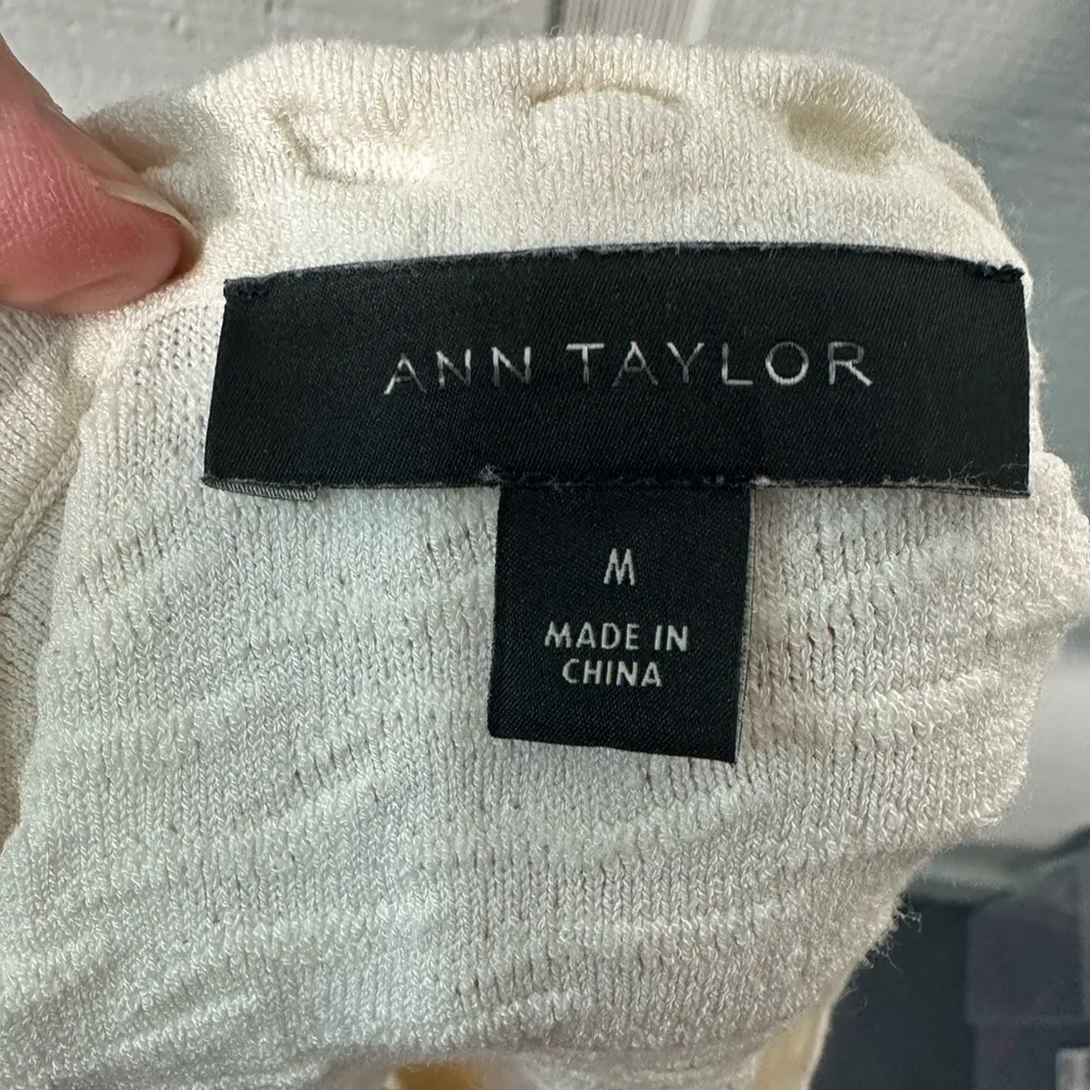 Ann Taylor Off White Sleeveless Textured Sweater Size Medium EUC - Image 9