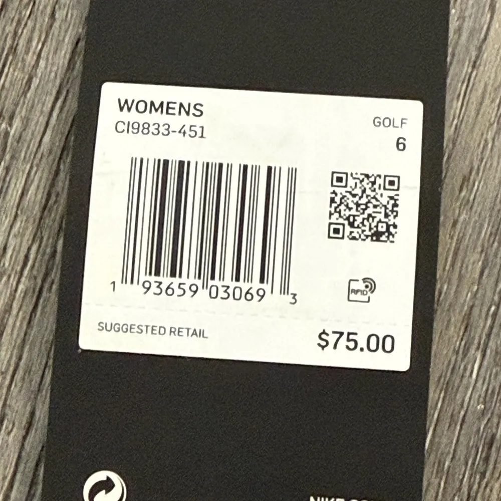 NEW! NIKE GOLF FLEX Women's Navy Shorts Standard Fit Pleated Pockets 7" Inseam - Image 4