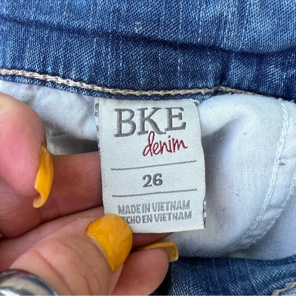 buckle BKE Payton light wash embroidered lightweight capri crop jeans Size 26 - Image 5