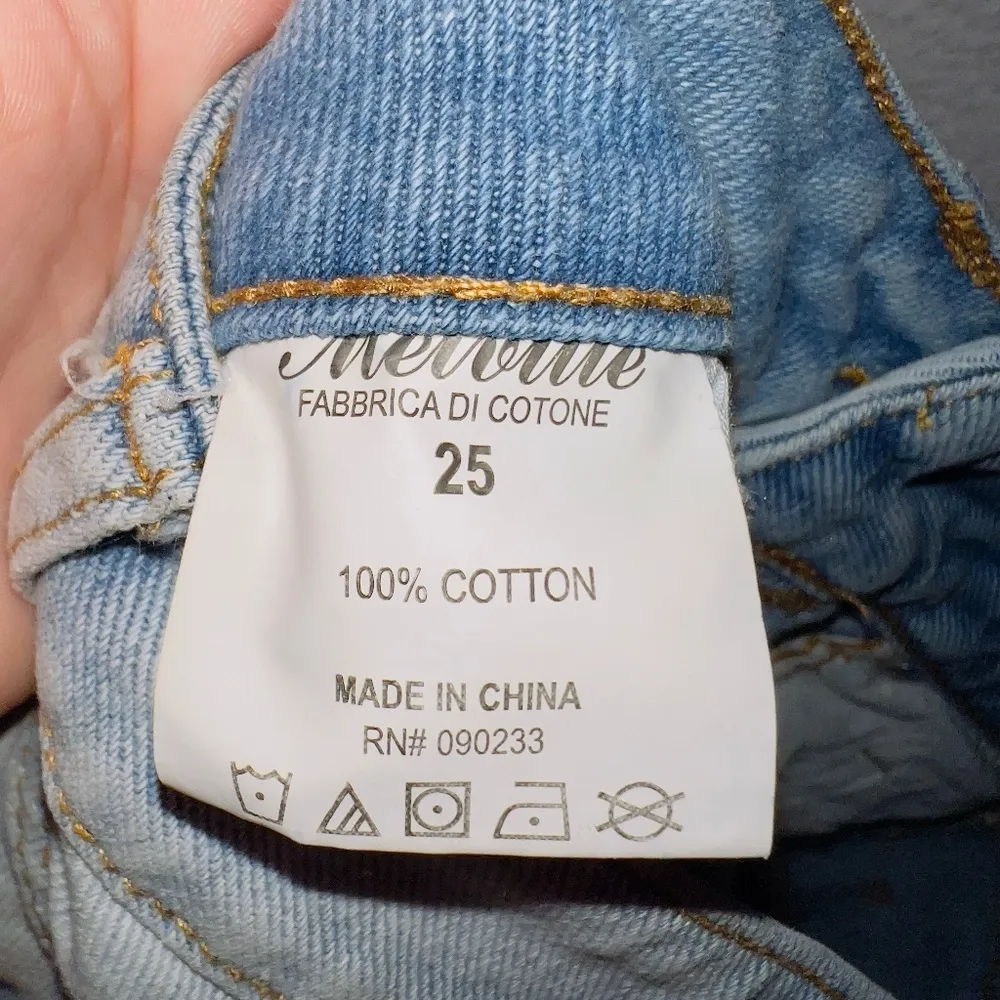 Melville Light Wash Denim High Waisted Distressed Shorts size 25 - Image 4