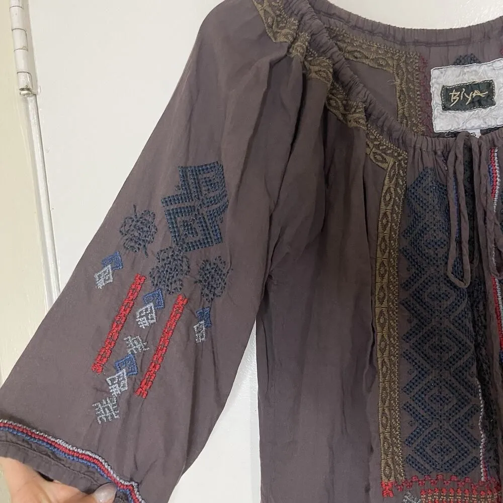 BIYA Johnny Was Mauve gray aztec embroidered knit blouse top size Small - Image 3