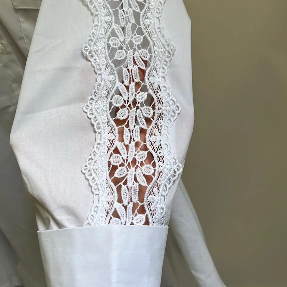 Zac & Rachel Women’s Lace Sleeve Button Down Blouse Size Small - Image 3