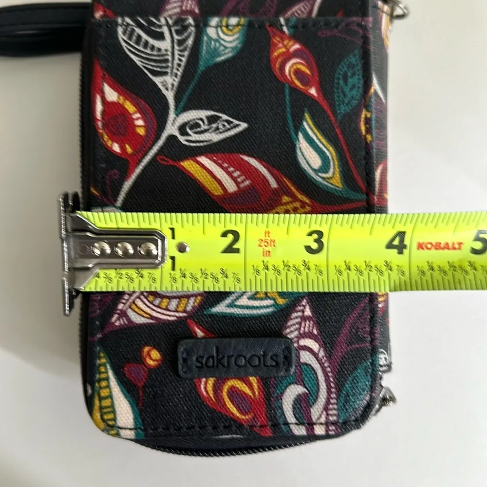 Artist Circle Smartphone Midnight
Wallet Wristlet Crossbody - Image 12