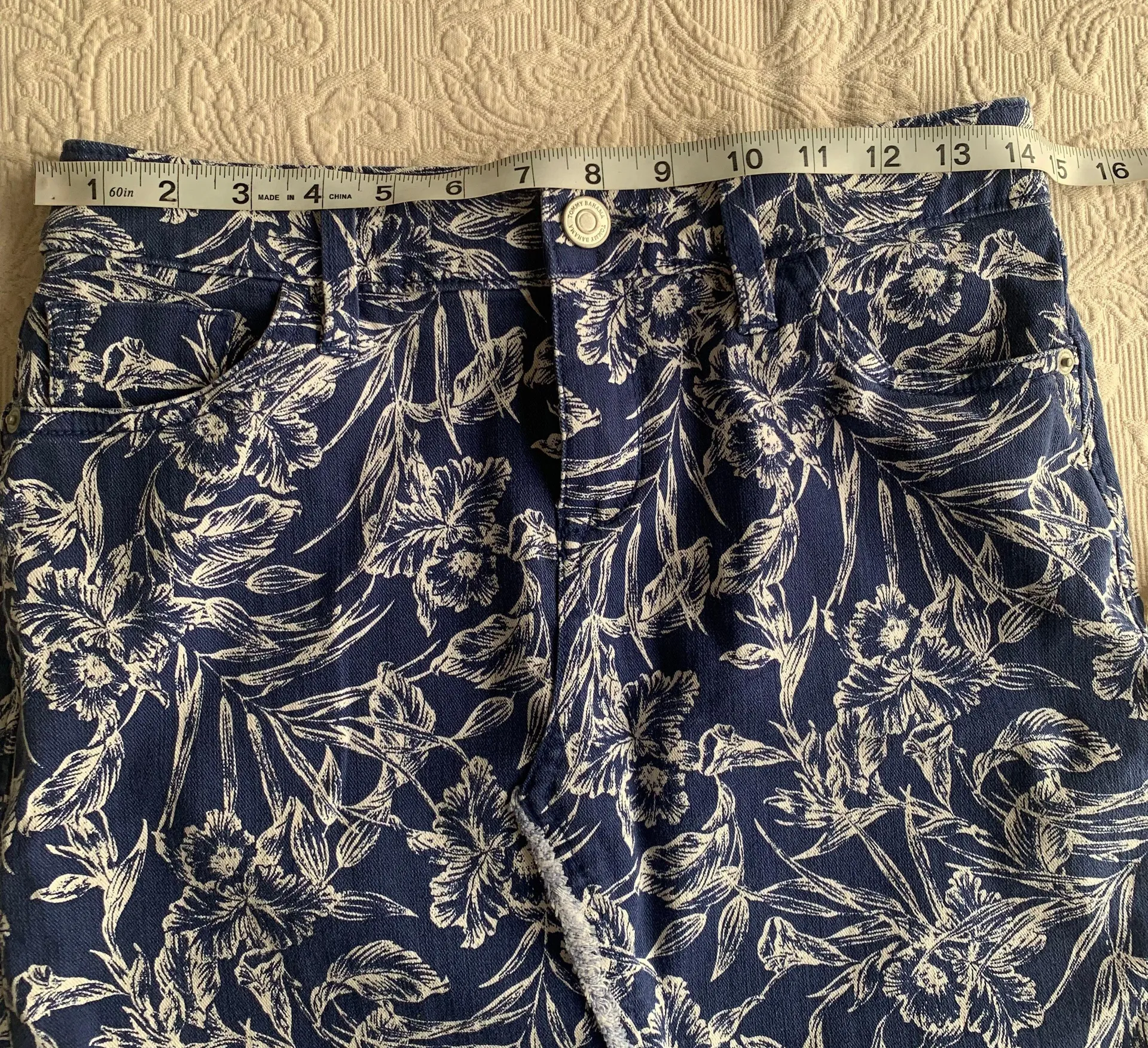 Tommy Bahama Blue Eclipse Mar-A-Sketch White Floral Short Raw Hem Denim Skirt - Image 5
