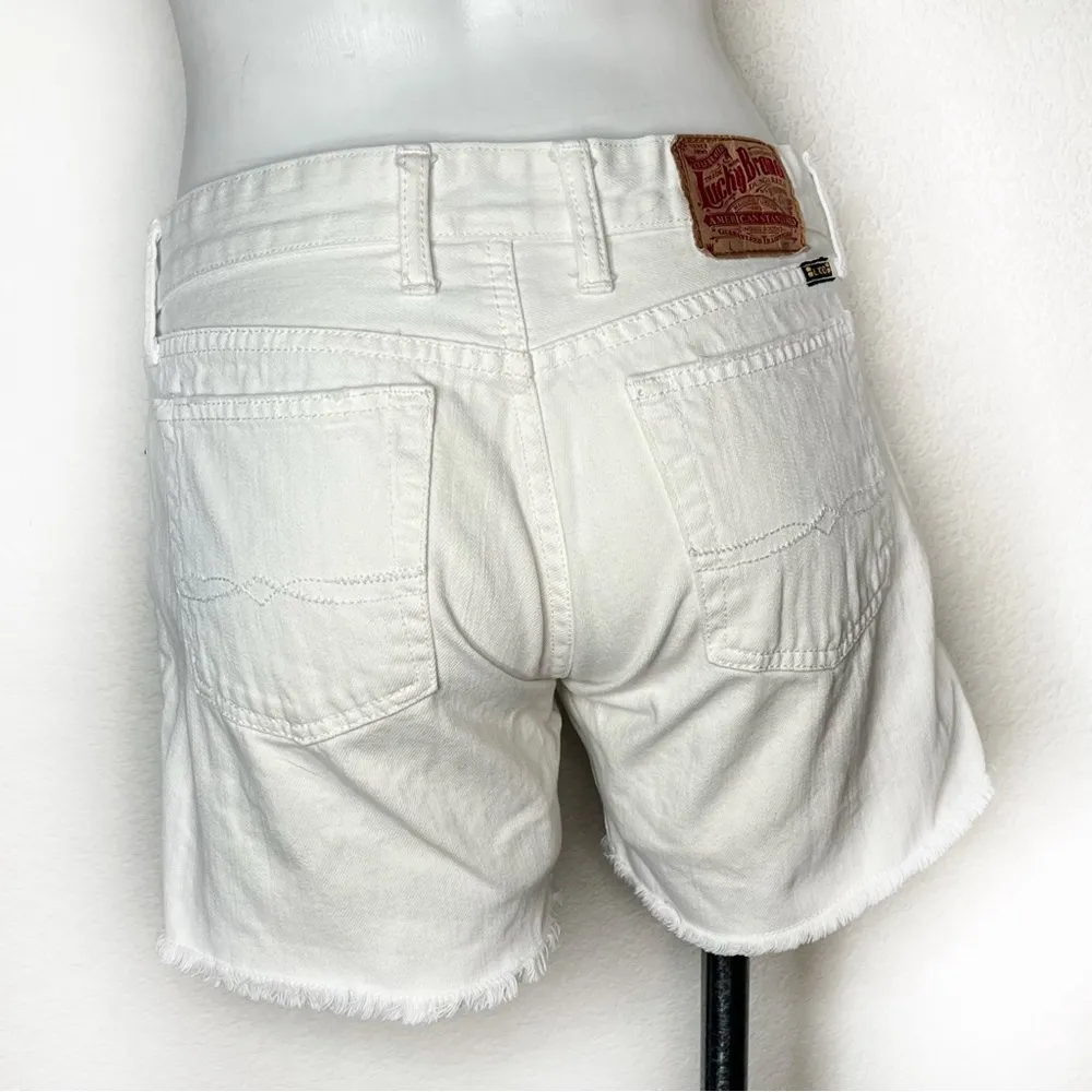LUCKY BRAND White Denim Jean Shorts Riley 5 Pocket Frayed Hem Size 27 4 - Image 4