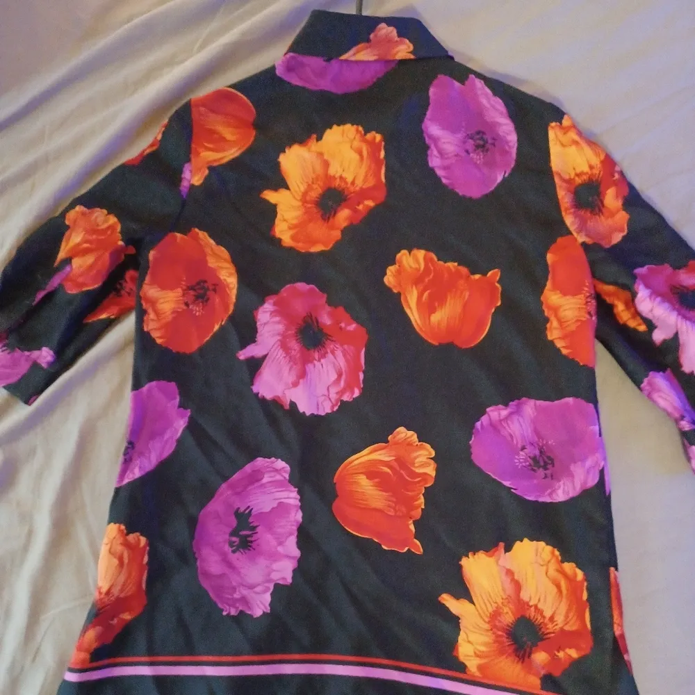 Dana Buchman - Black, Orange & Pink Floral 100% Silk Blouse Sz 4 Petite. - Image 7