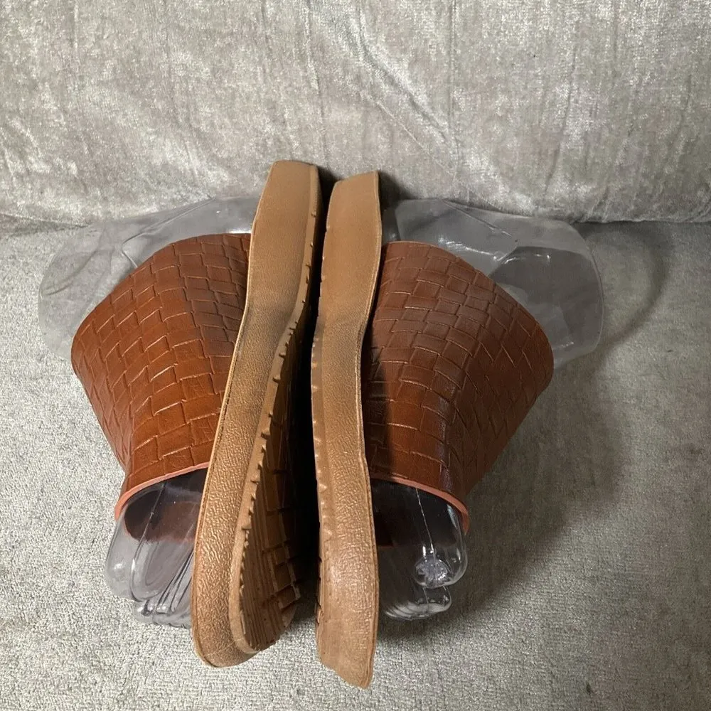 MukLuks Muk Luks About Face Brown Toepost Sandals 7 NWOT Slides - Image 5