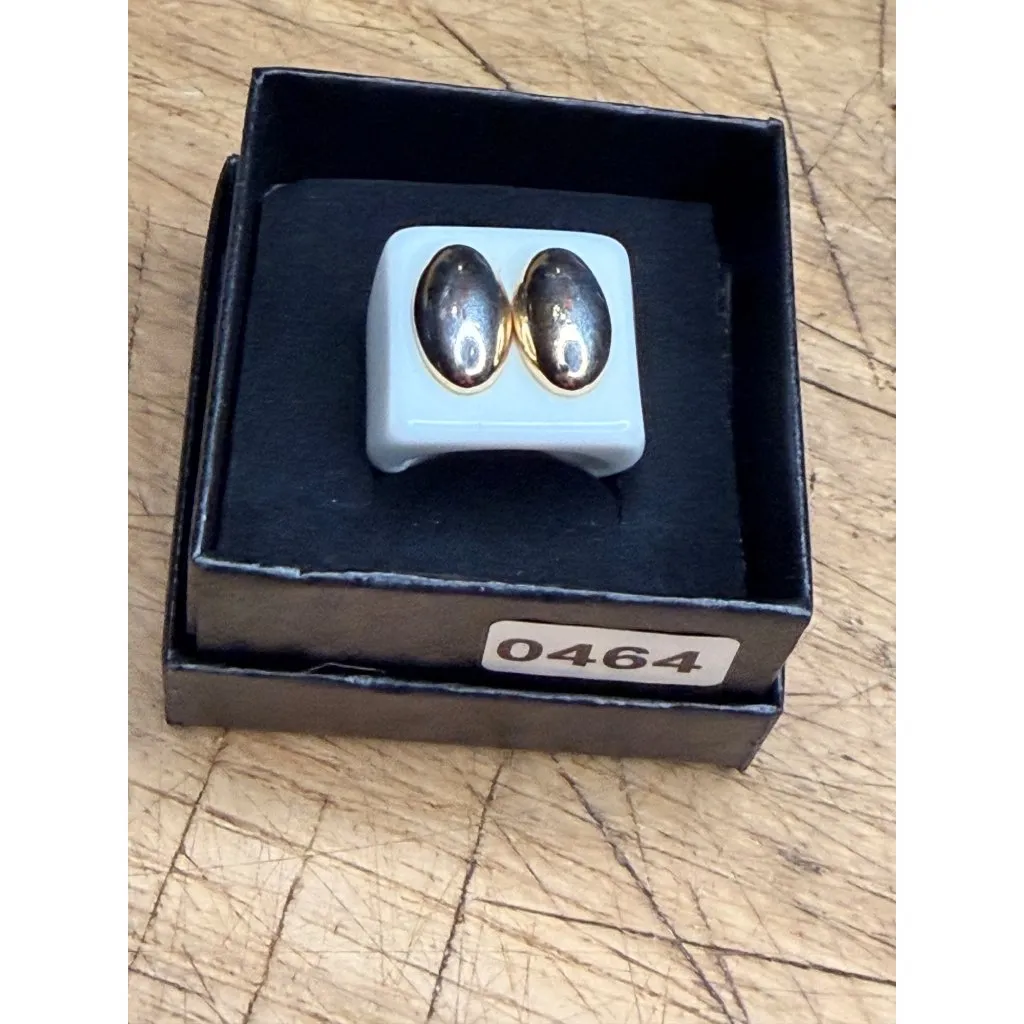 Smith & Co. Jewel Design White Ceramic Ring With Gold - Image 6