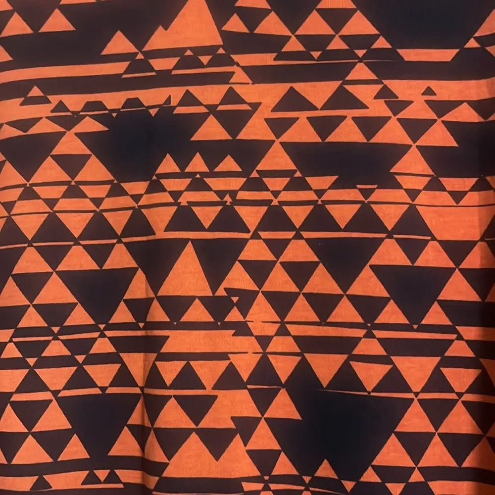 LuLaRoe Top Sz XL Irma Geometric Print Tunic Oversized High/Low Closet Staple - Image 3