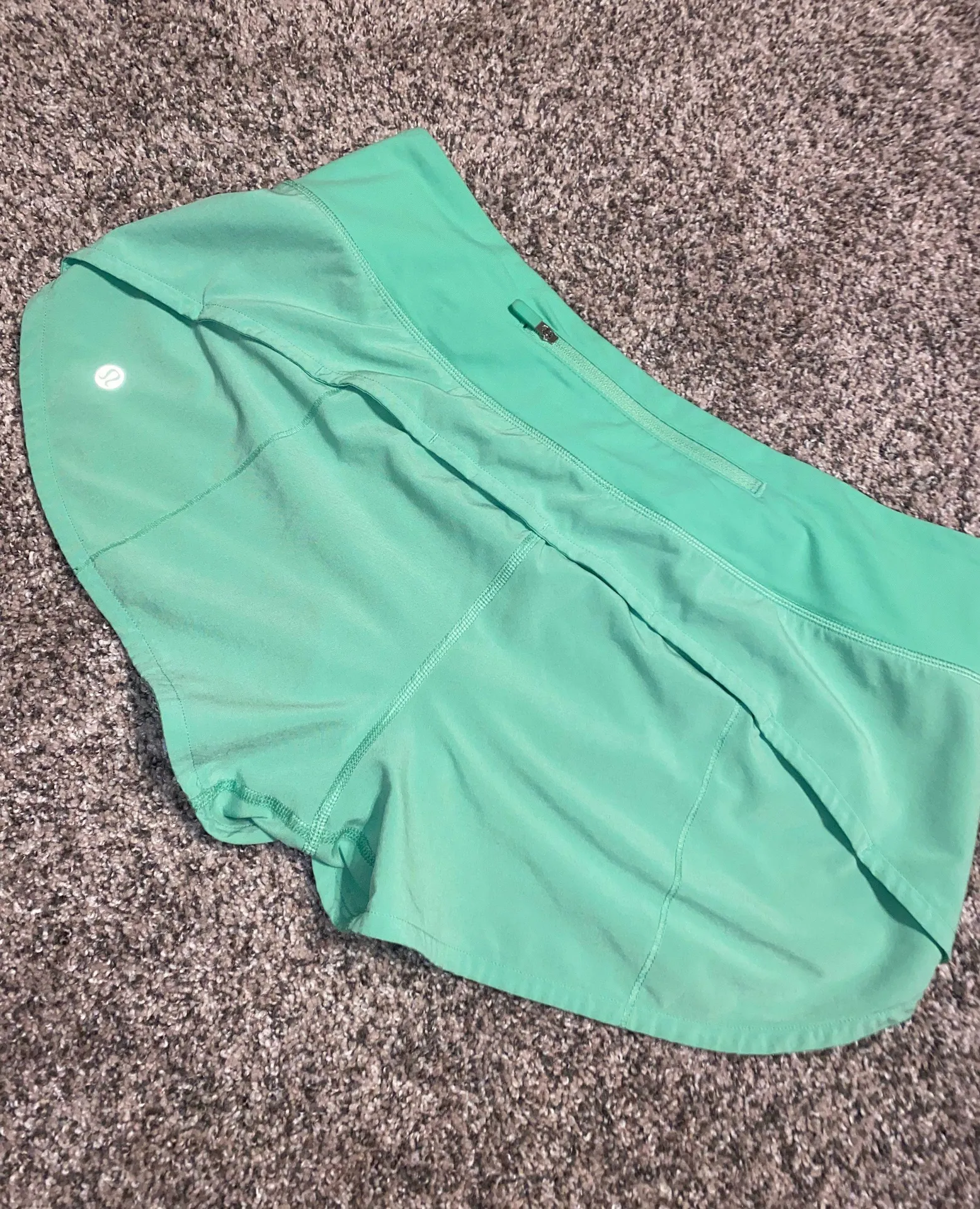 Lululemon Speed Up Short Low-Rise 2.5” - Image 2