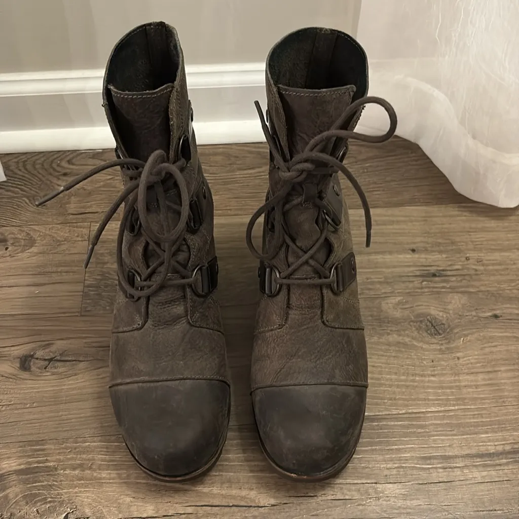 SOREL Joan of Arctic wedge heel mid boots 9.5 - Image 3