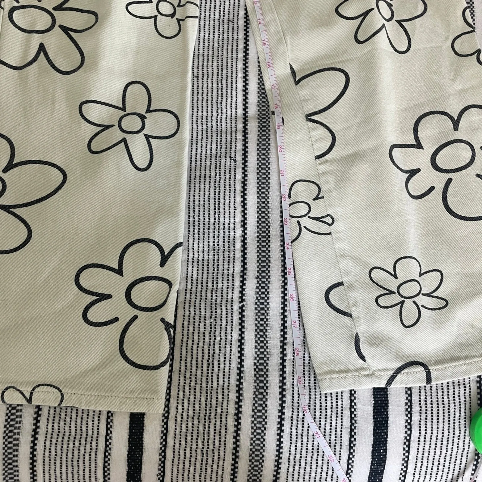 Bailey Rose Floral Print Jeans Small White Denim Flower Wide Leg Retro Eclectic Black Size 26 - Image 7