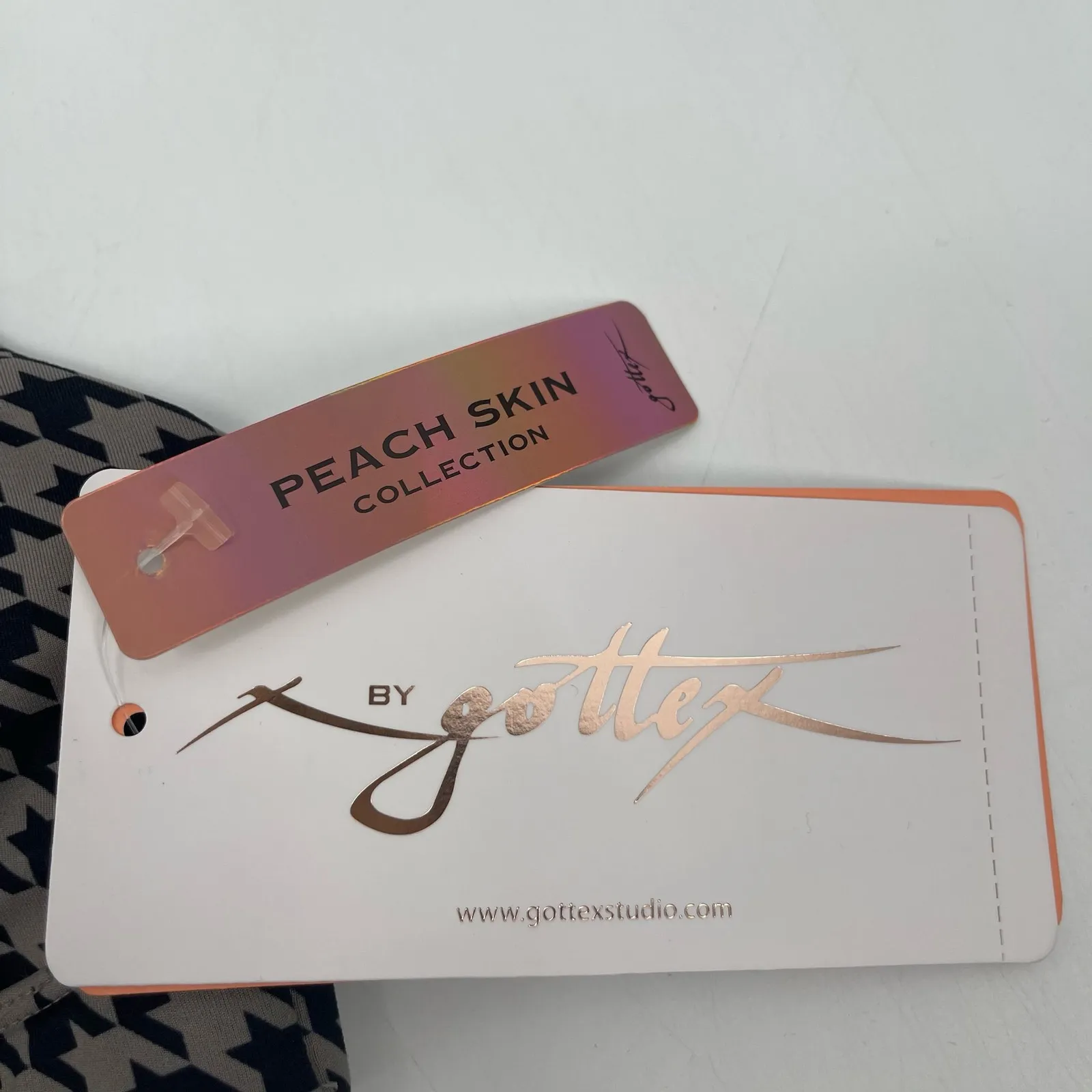 GOTTEX Sports Bra Size Extra Small Houndstooth NWT Black Athletic Gym Fitness - Image 4