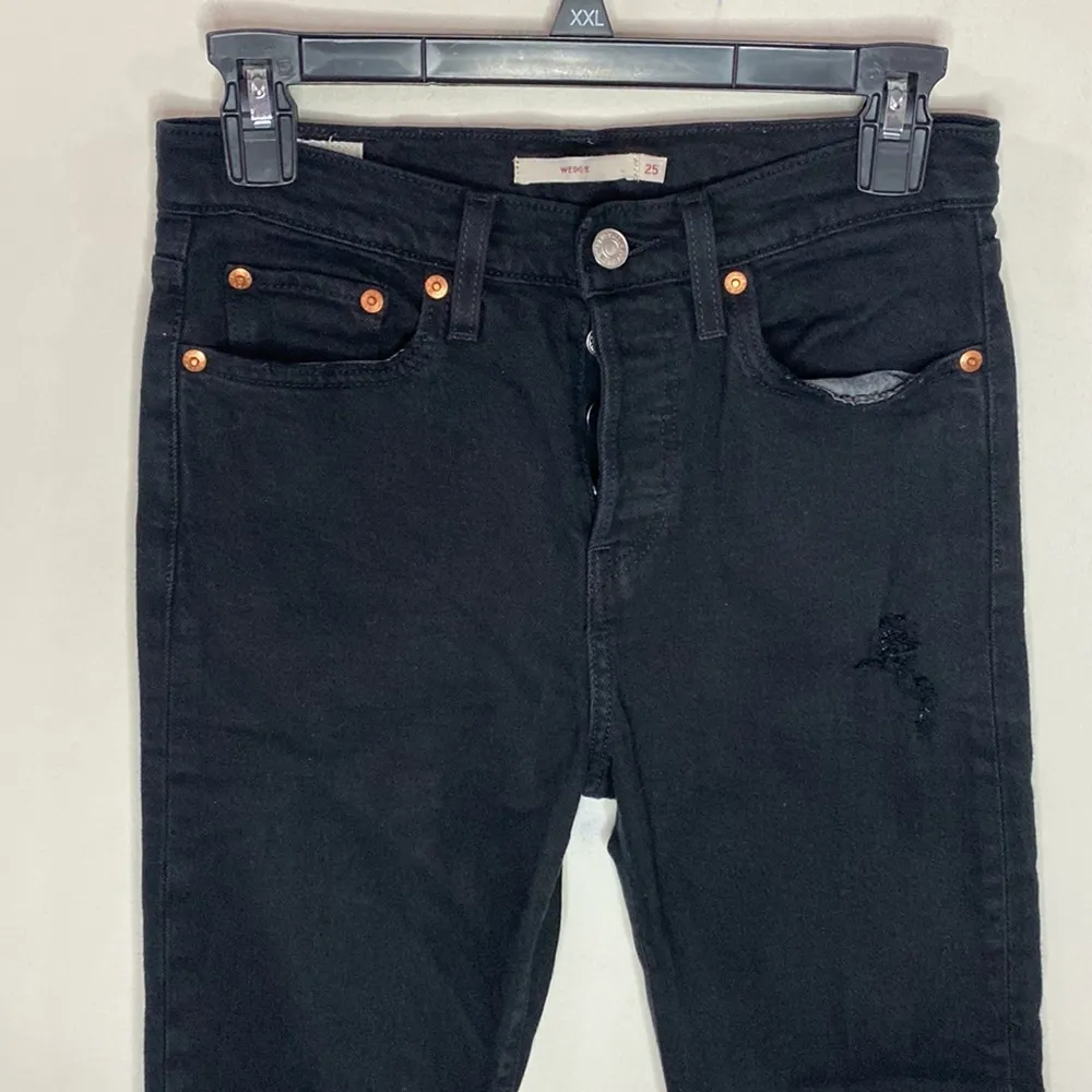 Levi’s premium wedgie Icon high rise distressed ankle jeans black desert size 25 - Image 58